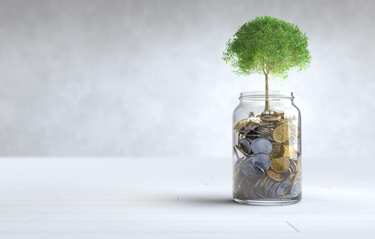 Infographic explaining how a mutual fund works by pooling money from multiple investors into a diversified asset basket